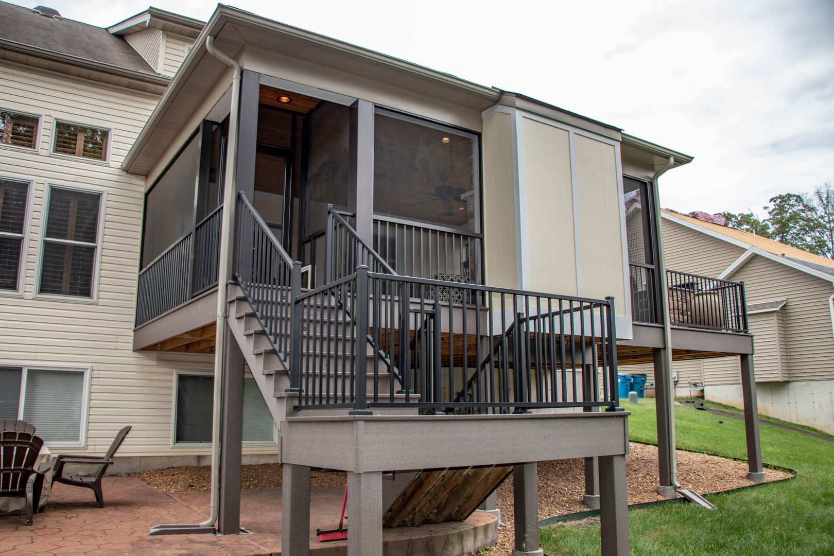 Outdoor screen room deck with a dog door