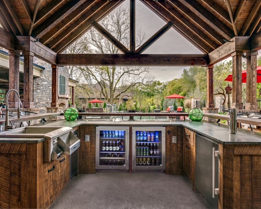 backyard outdoor kitchen designer