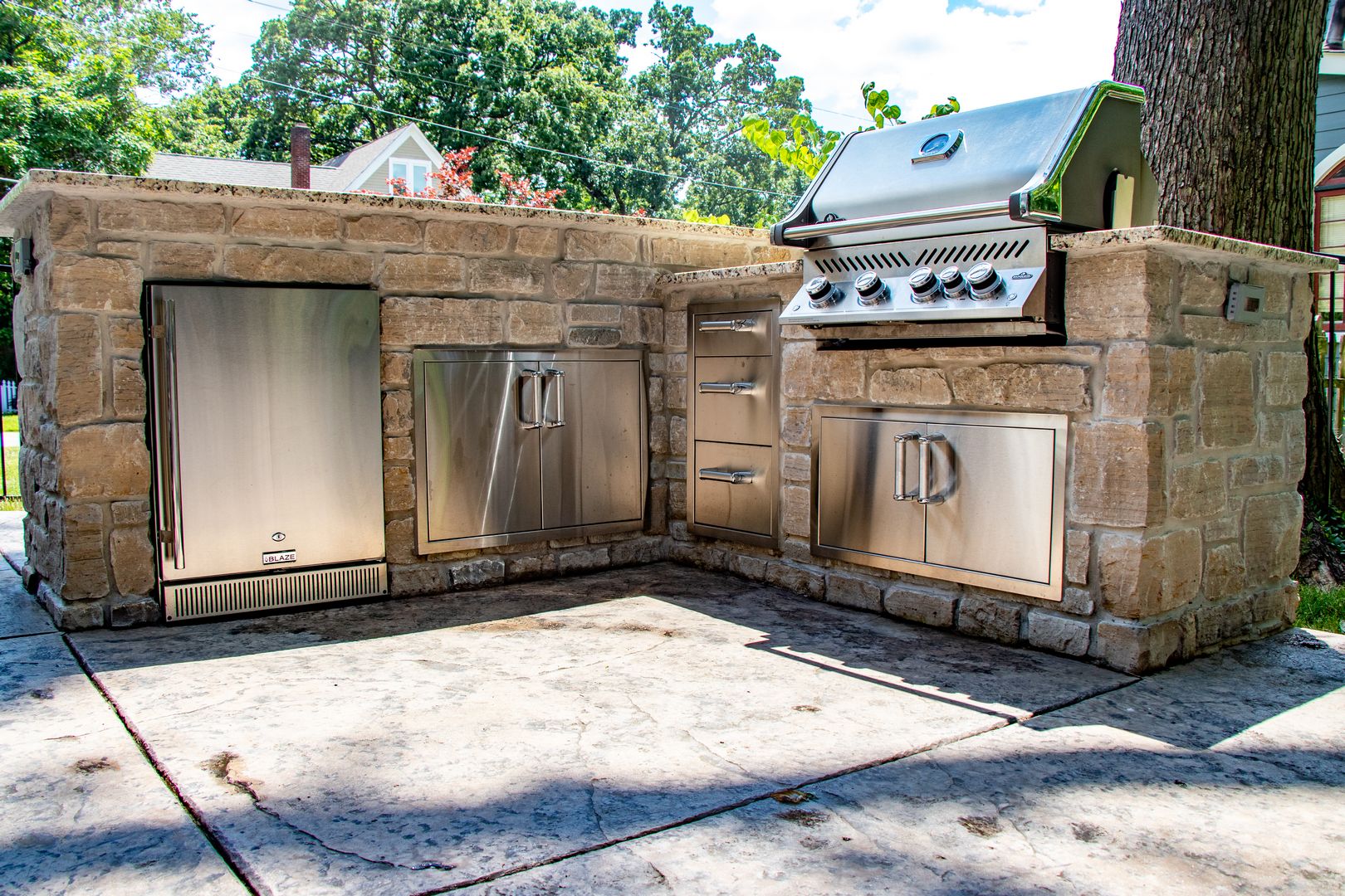 L-shaped outdoor kitchen